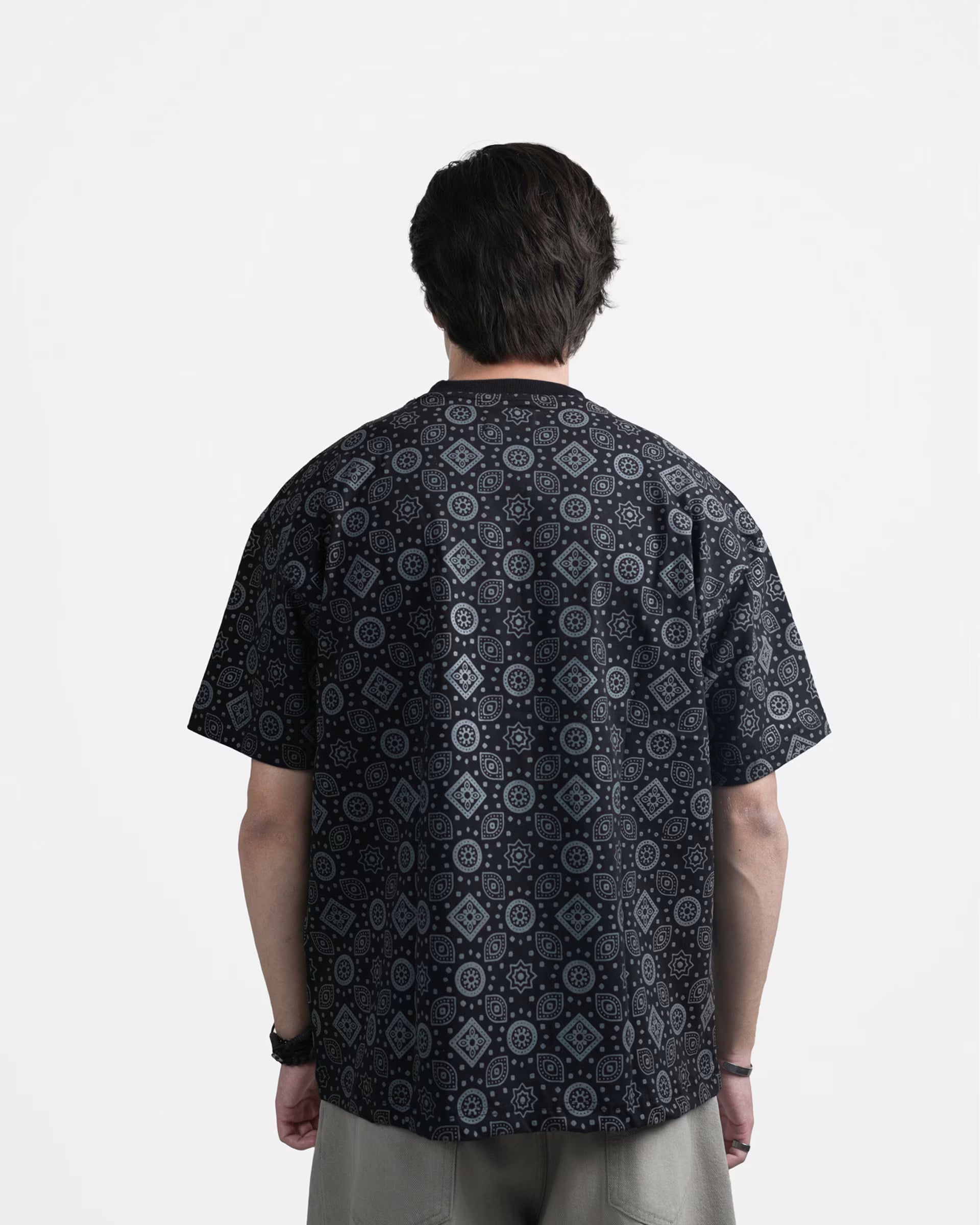 PAISLEY OVERZIED T-SHIRT - BLACK