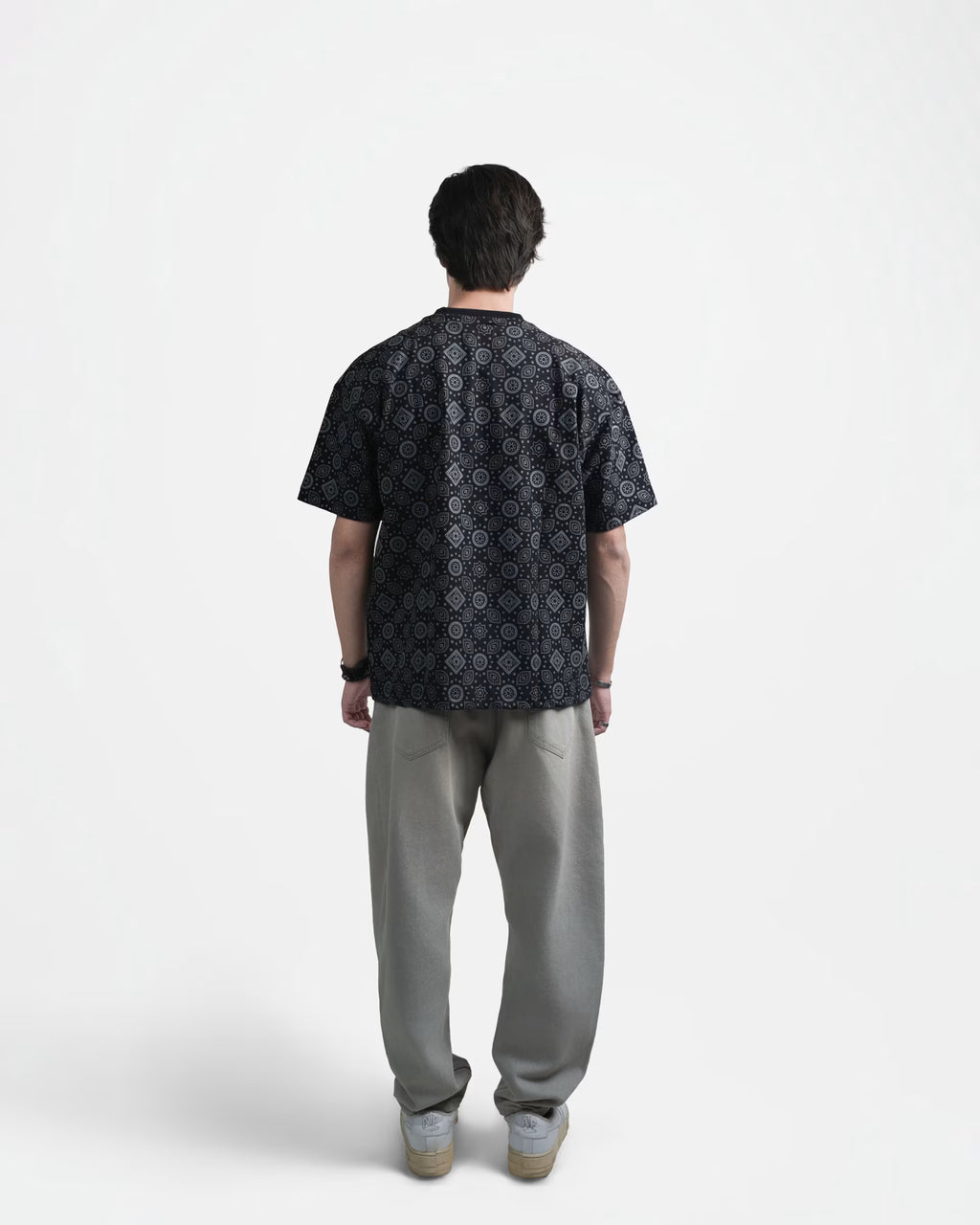 PAISLEY OVERZIED T-SHIRT - BLACK