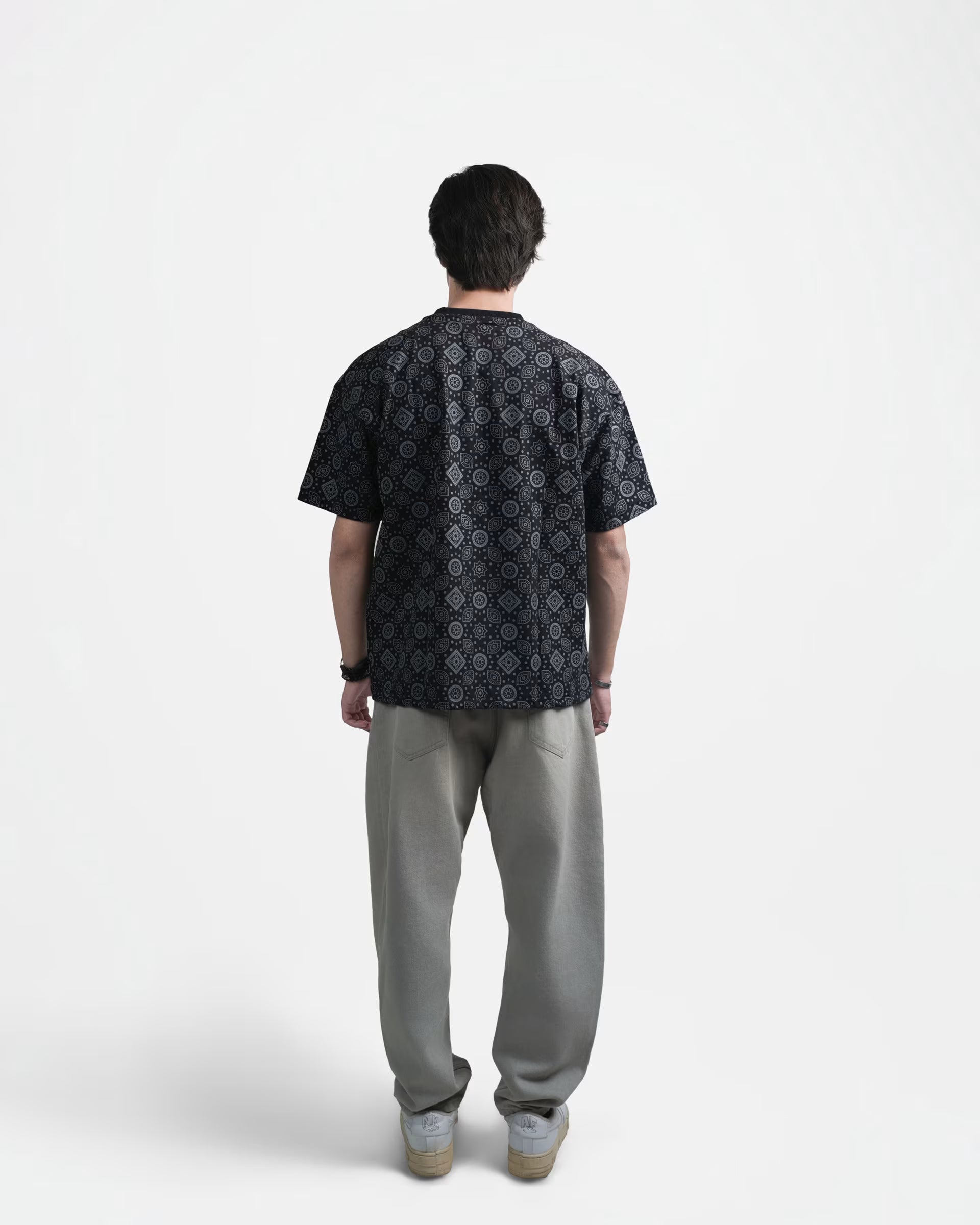 PAISLEY OVERZIED T-SHIRT - BLACK
